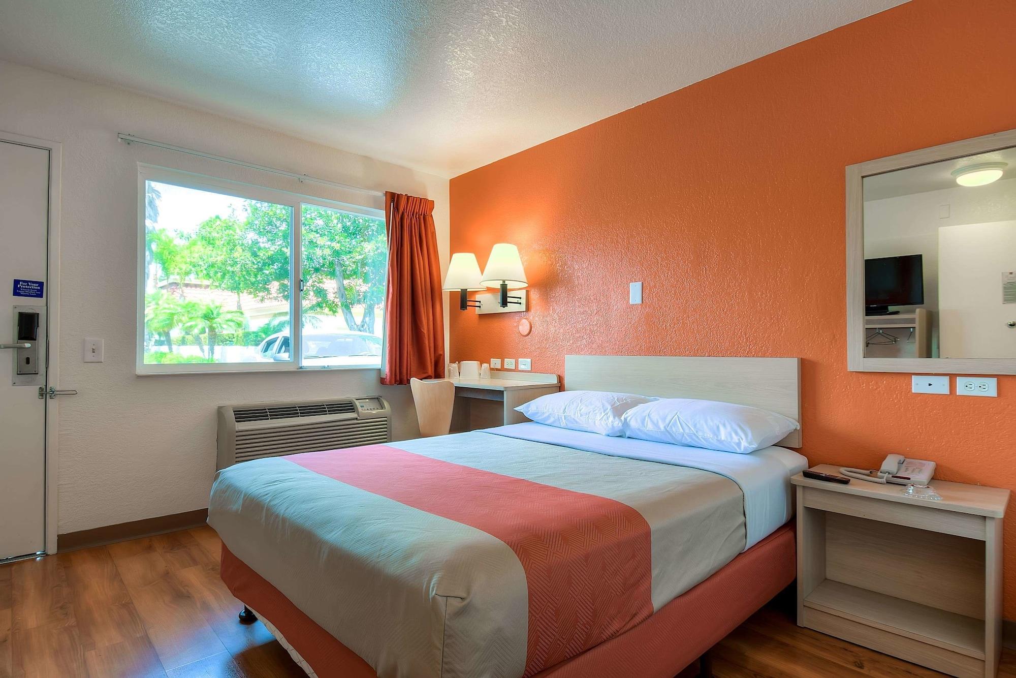 Motel 6-Westminster, Ca - South - Long Beach Area Exteriér fotografie